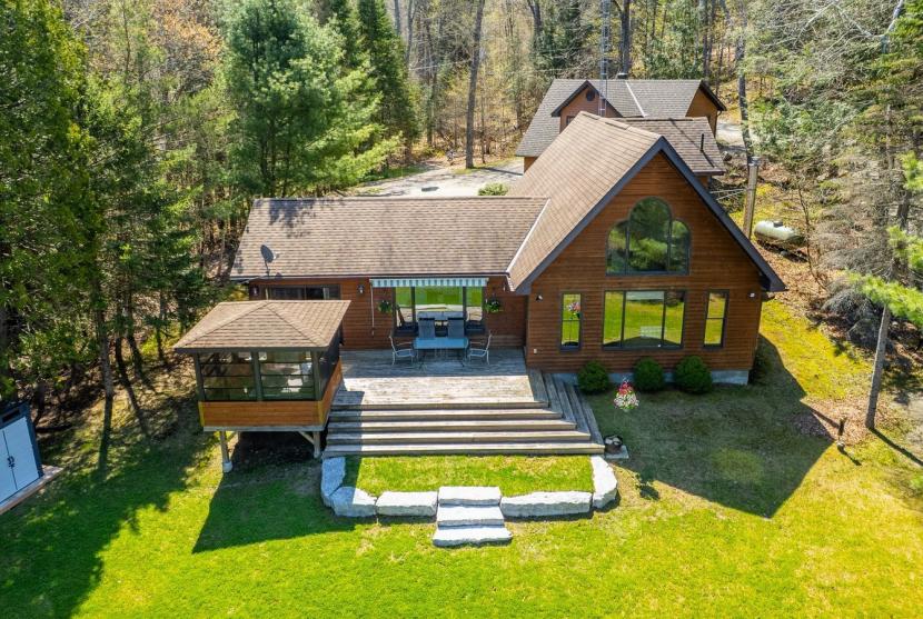 1076 Hough Lane, Drag Lake, Haliburton thumbnail